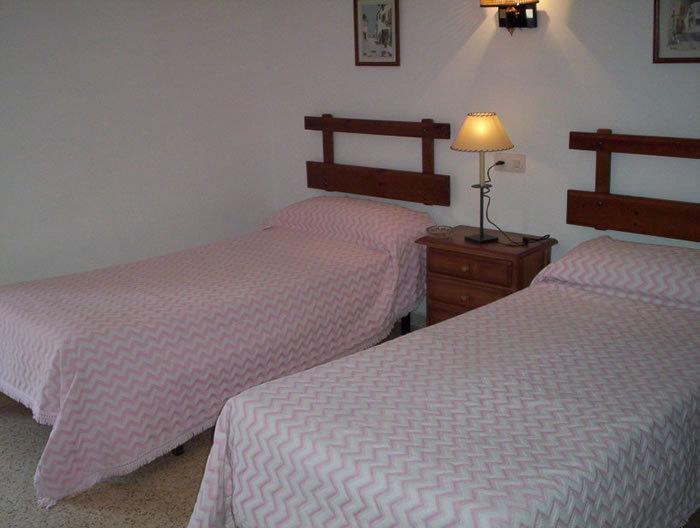 Apartamentos Eva Costa Brava Стая снимка