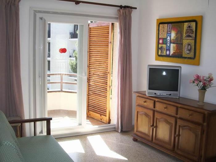 Apartamentos Eva Costa Brava Стая снимка