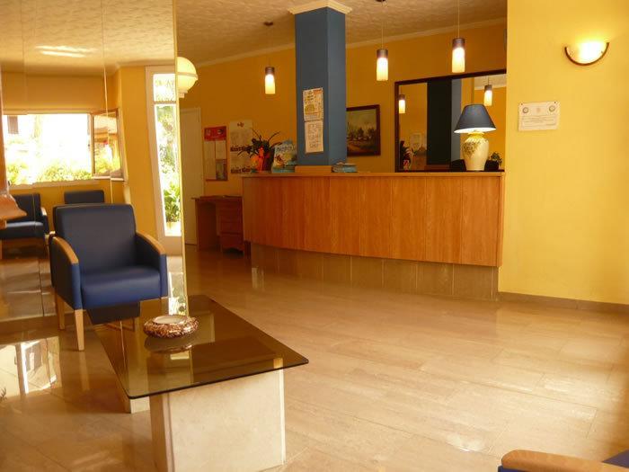 Apartamentos Eva Costa Brava Стая снимка