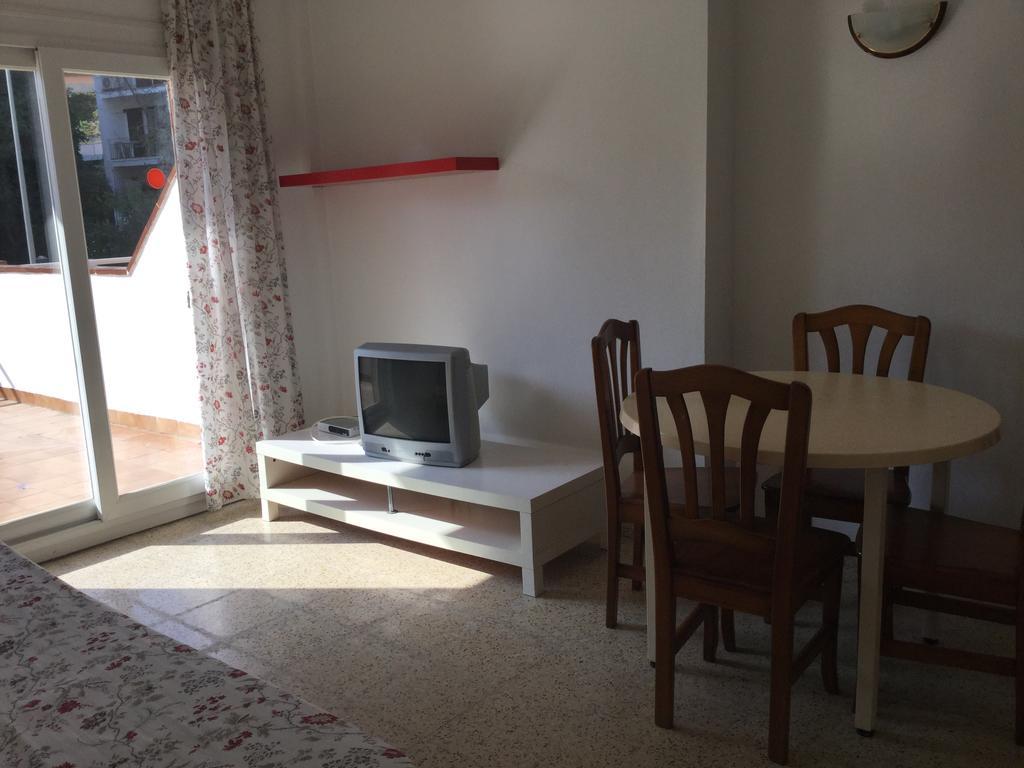 Apartamentos Eva Costa Brava Екстериор снимка